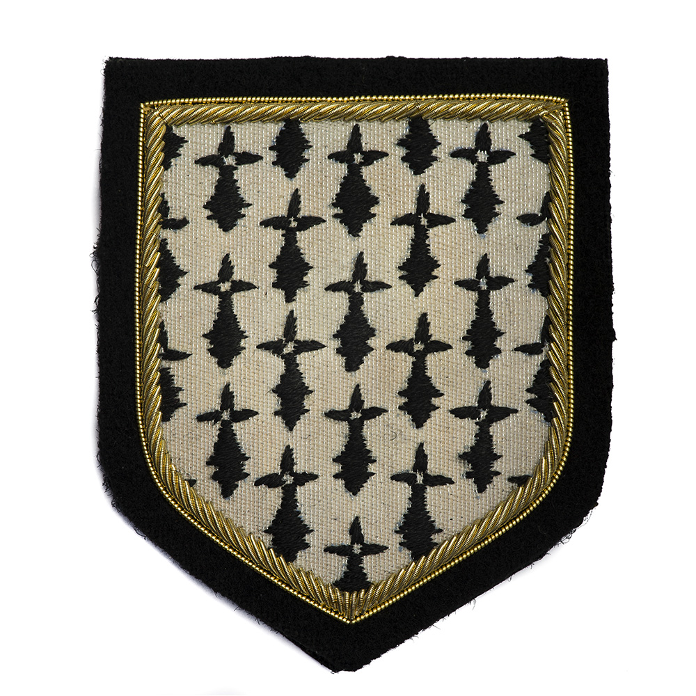 ECUSSON BRODE  "MAIN" BRETAGNE