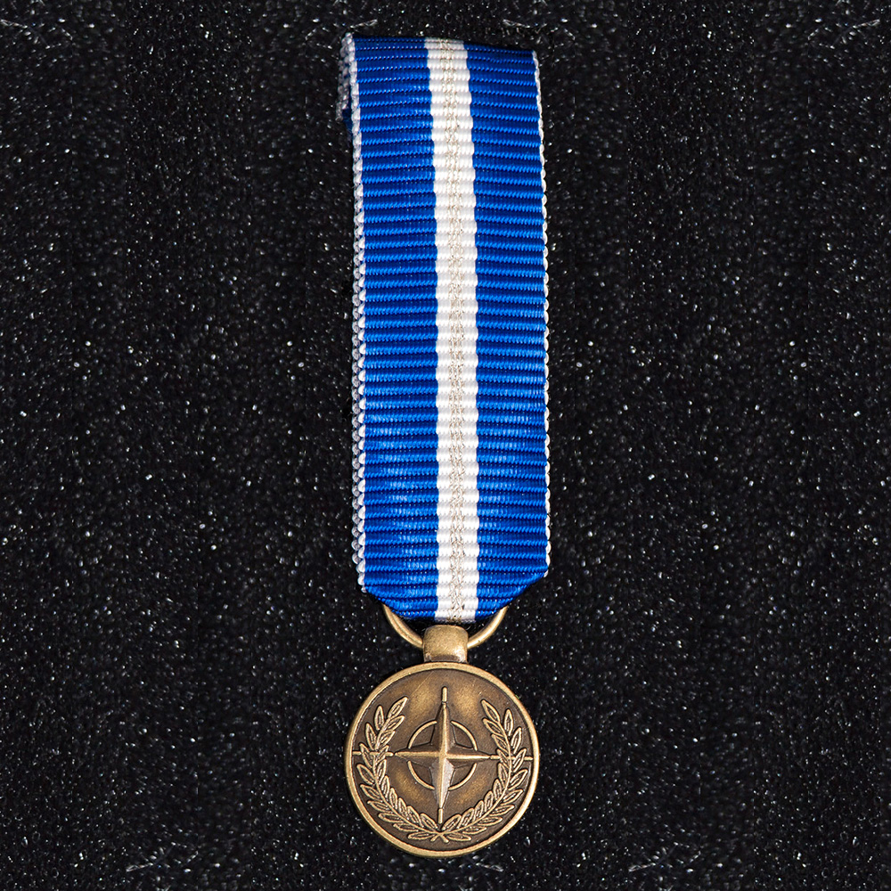Agrafe en bronze NON ARTICLE 5  pour Médaille OTAN NATO
